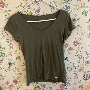 Hollister women’s small olive green v-neck t-shirt